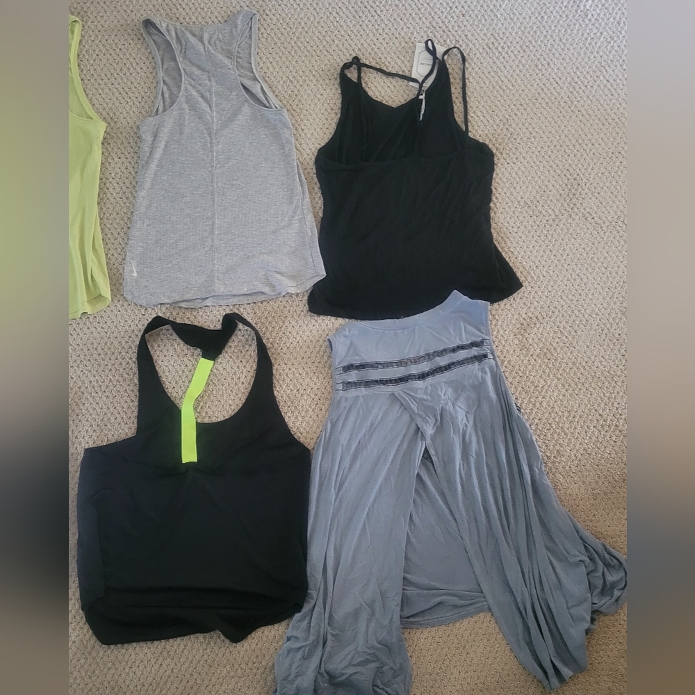 Tank tops - Picture 6 of 6